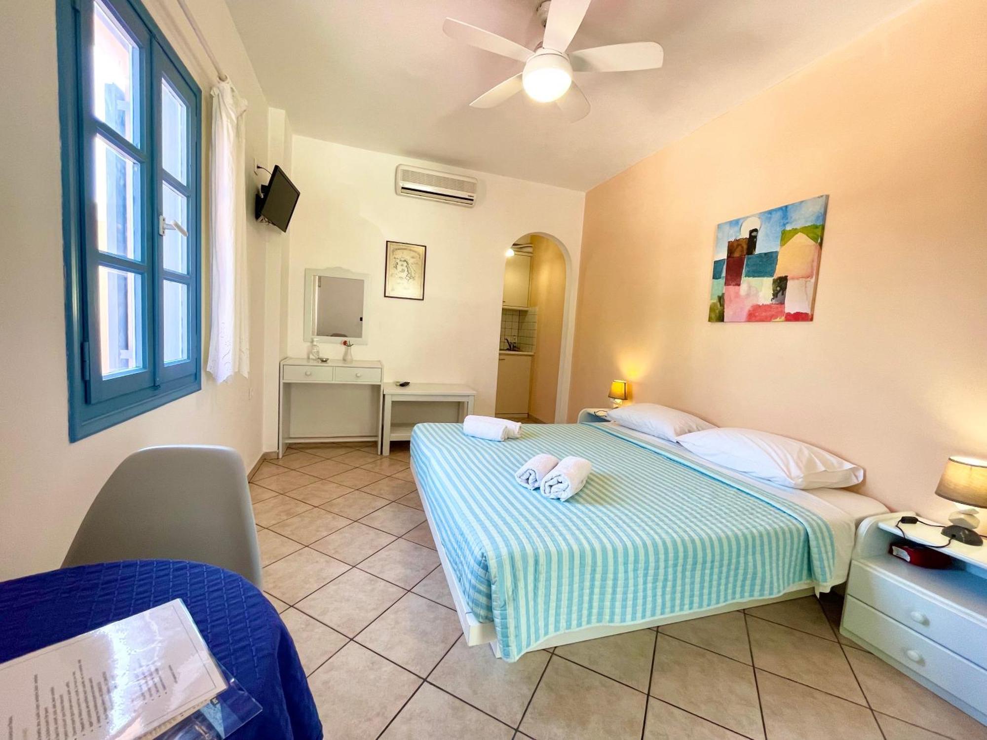 Asterias Mini Coastal Apartments Perivolos  Ngoại thất bức ảnh