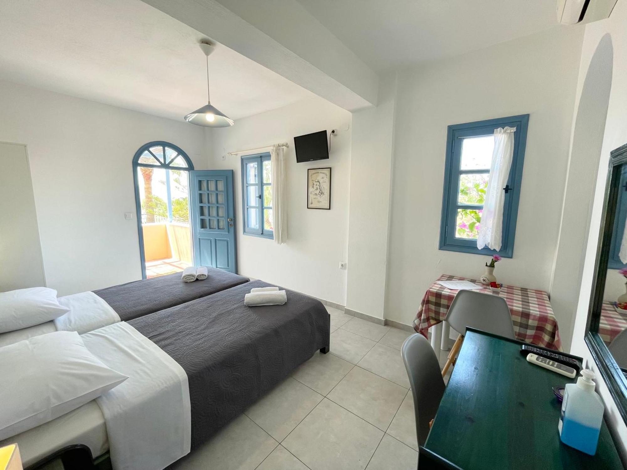 Asterias Mini Coastal Apartments Perivolos  Ngoại thất bức ảnh