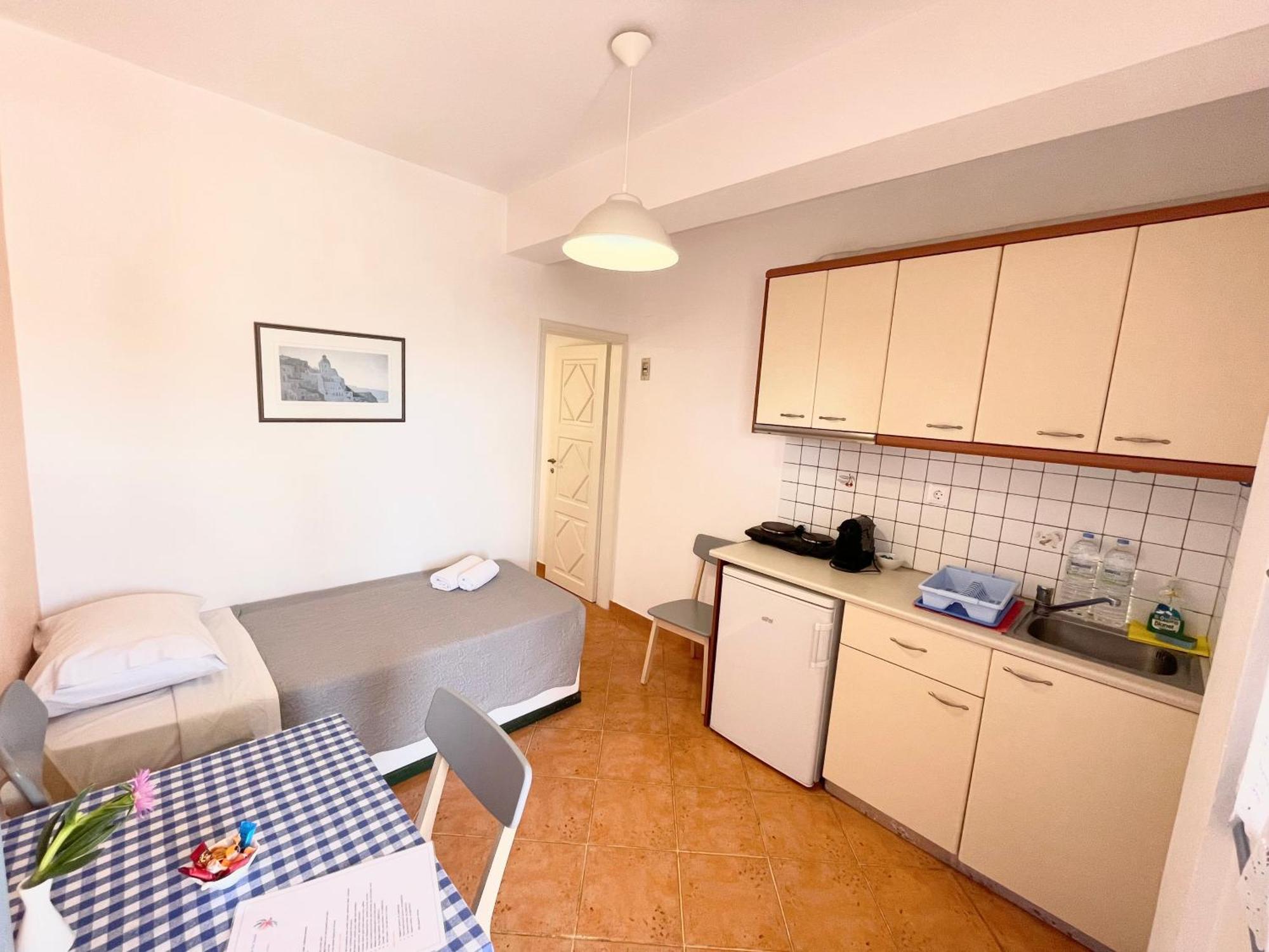 Asterias Mini Coastal Apartments Perivolos  Ngoại thất bức ảnh