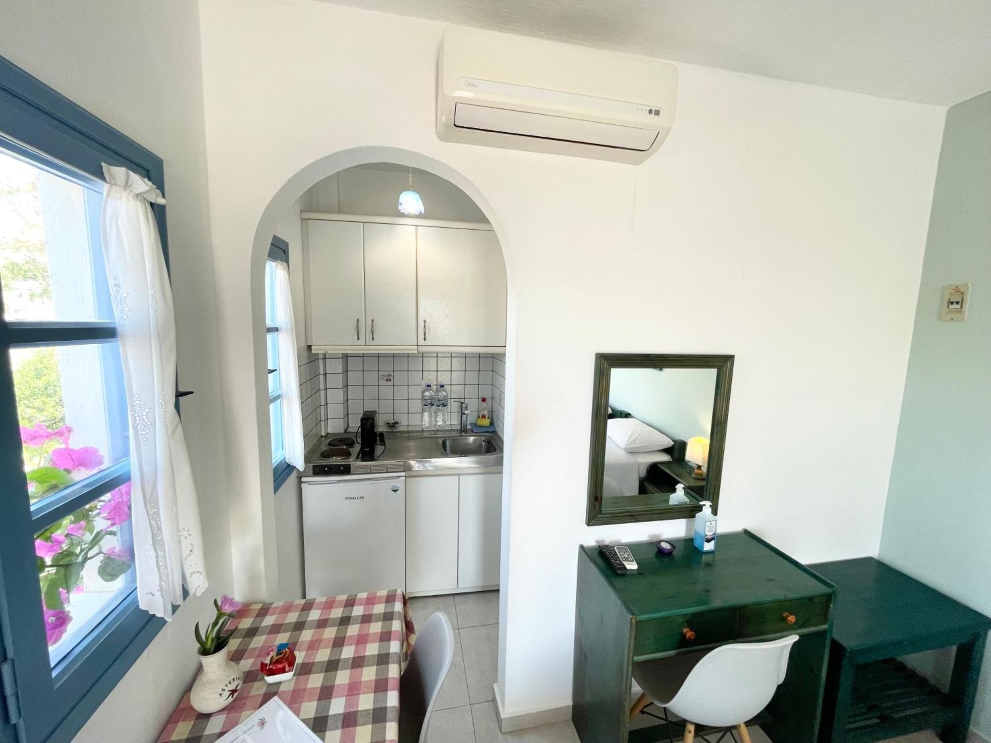 Asterias Mini Coastal Apartments Perivolos  Ngoại thất bức ảnh