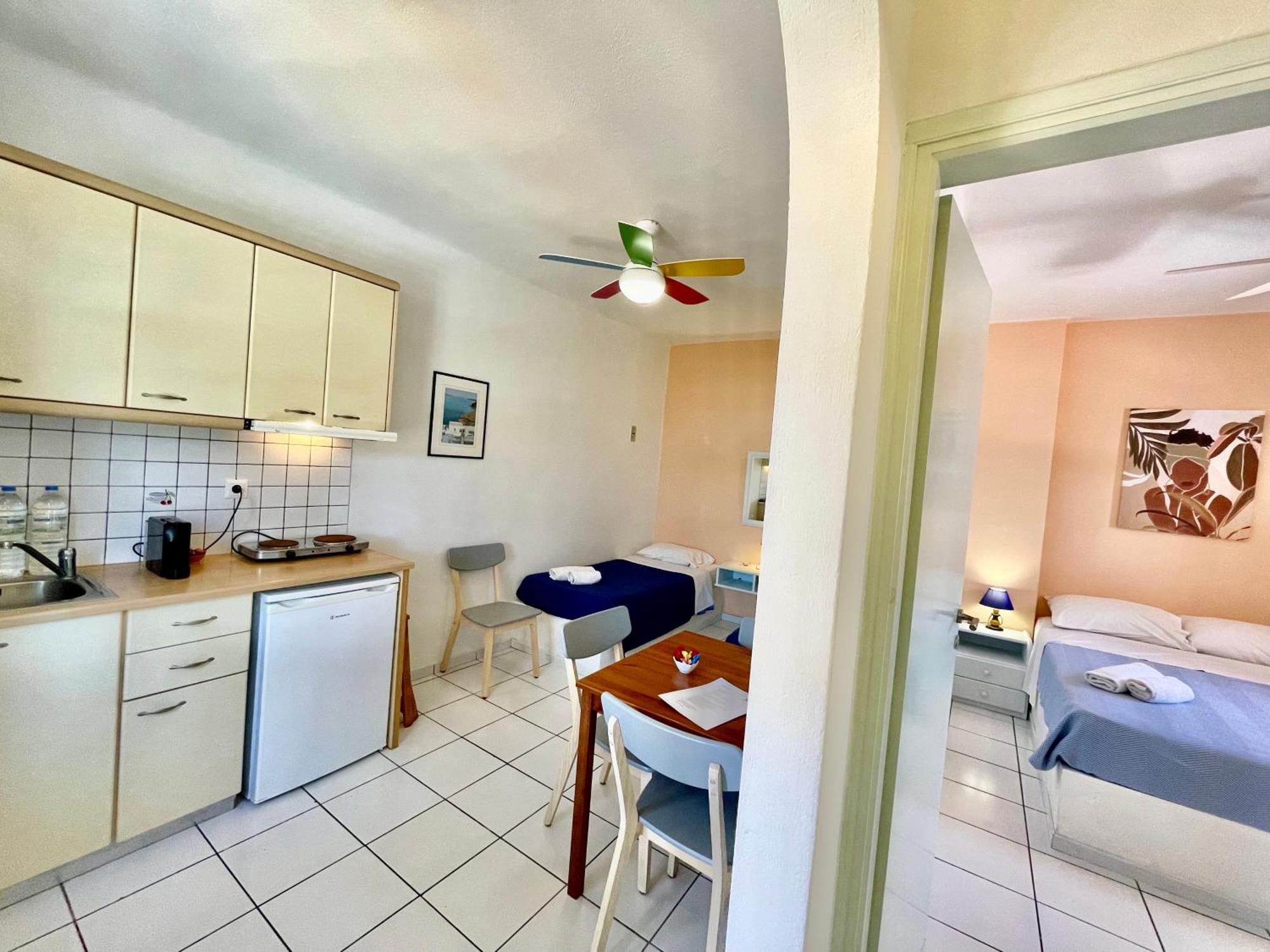 Asterias Mini Coastal Apartments Perivolos  Ngoại thất bức ảnh