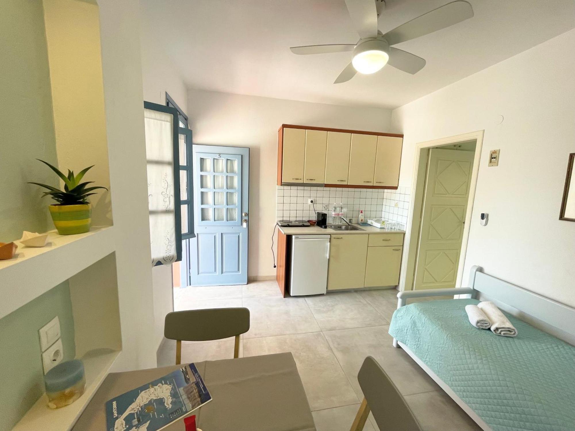 Asterias Mini Coastal Apartments Perivolos  Ngoại thất bức ảnh