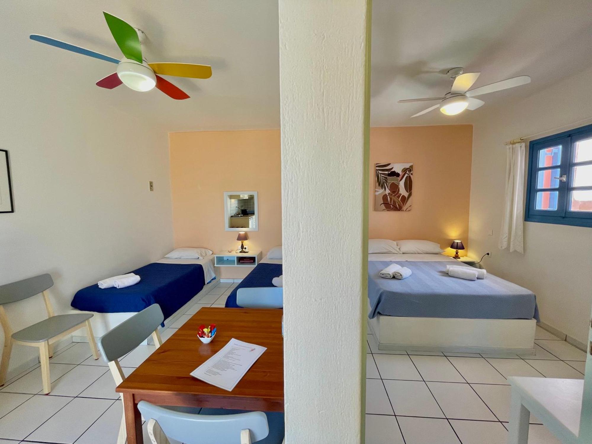 Asterias Mini Coastal Apartments Perivolos  Ngoại thất bức ảnh